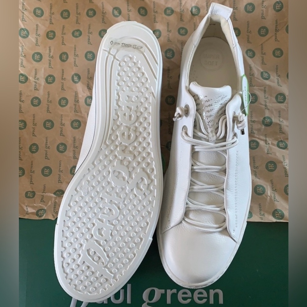 Sneakers - Picture 8 of 9